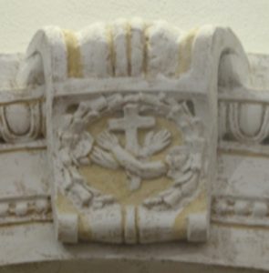 Stemma serafico sulla chiave di volta del secondo altare laterale destro, sec. XVIII - Santuario S. Antonio di Padova, Barcellona P.G.